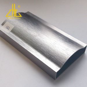 لمحات من الألومنيوم المصقول