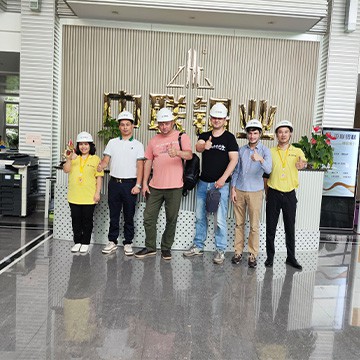 نرحب ترحيبا حارا بعملاء روسيا VIP الذين يزورون ZHONGLIAN